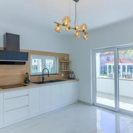 ヴィラ Danica With Heated Pool And Jacuzzi *