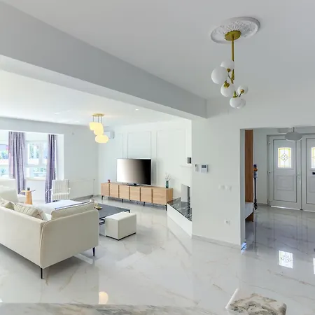Danica With Heated Pool And Jacuzzi *