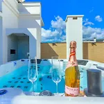 Villa Danica With Heated Pool And Jacuzzi