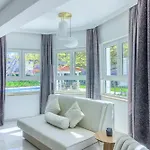 Danica With Heated Pool And Jacuzzi *