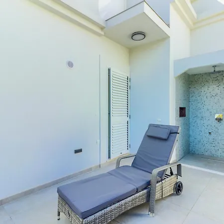 Danica With Heated Pool And Jacuzzi Villa