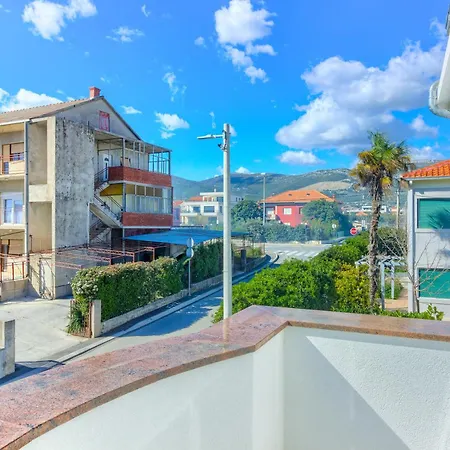 Danica With Heated Pool And Jacuzzi Villa