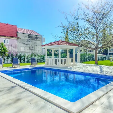Villa Danica With Heated Pool And Jacuzzi Kaštela
