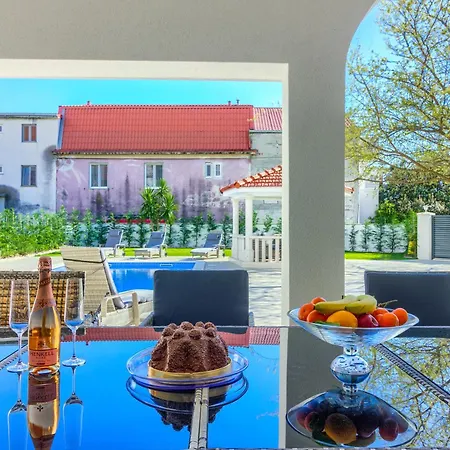 Villa Danica With Heated Pool And Jacuzzi Kaštela