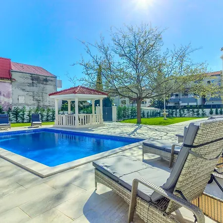 Danica With Heated Pool And Jacuzzi Villa Kaštela
