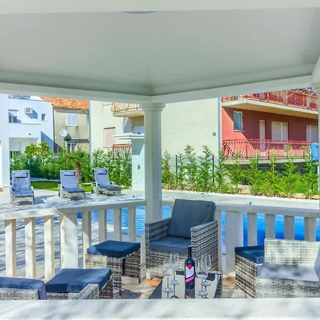 Danica With Heated Pool And Jacuzzi Villa