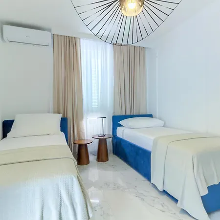 Villa Danica With Heated Pool And Jacuzzi *