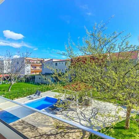 Danica With Heated Pool And Jacuzzi Kaštela