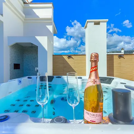 Vila Danica With Heated Pool And Jacuzzi