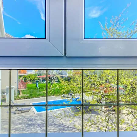 Villa Danica With Heated Pool And Jacuzzi *