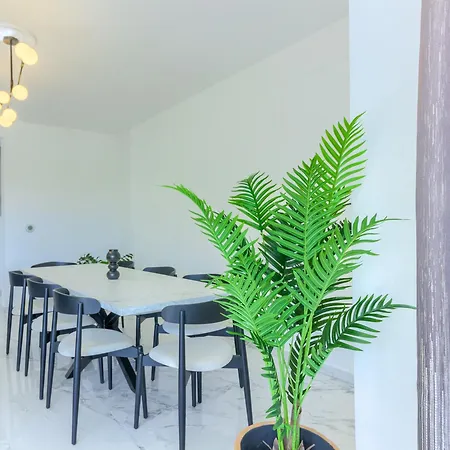 Danica With Heated Pool And Jacuzzi Villa *