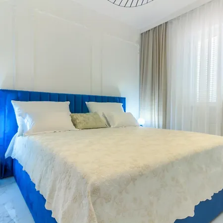 Villa Danica With Heated Pool And Jacuzzi *