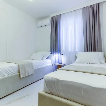 Danica With Heated Pool And Jacuzzi Villa