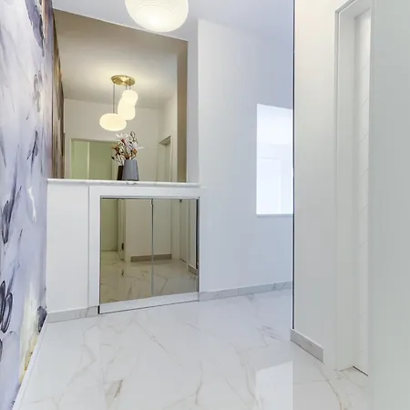 Danica With Heated Pool And Jacuzzi Villa *