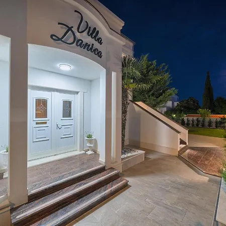 Villa Danica With Heated Pool And Jacuzzi Kaštela