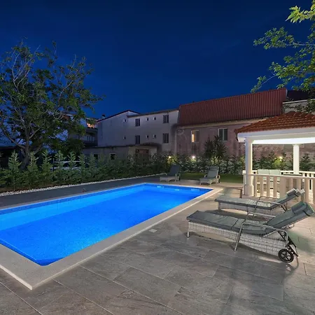 Danica With Heated Pool And Jacuzzi * Kaštela