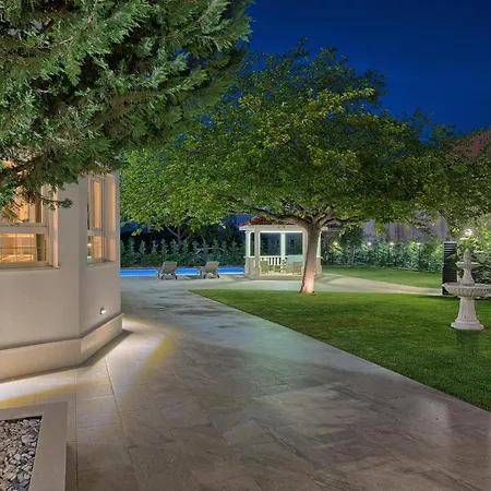 Villa Danica With Heated Pool And Jacuzzi